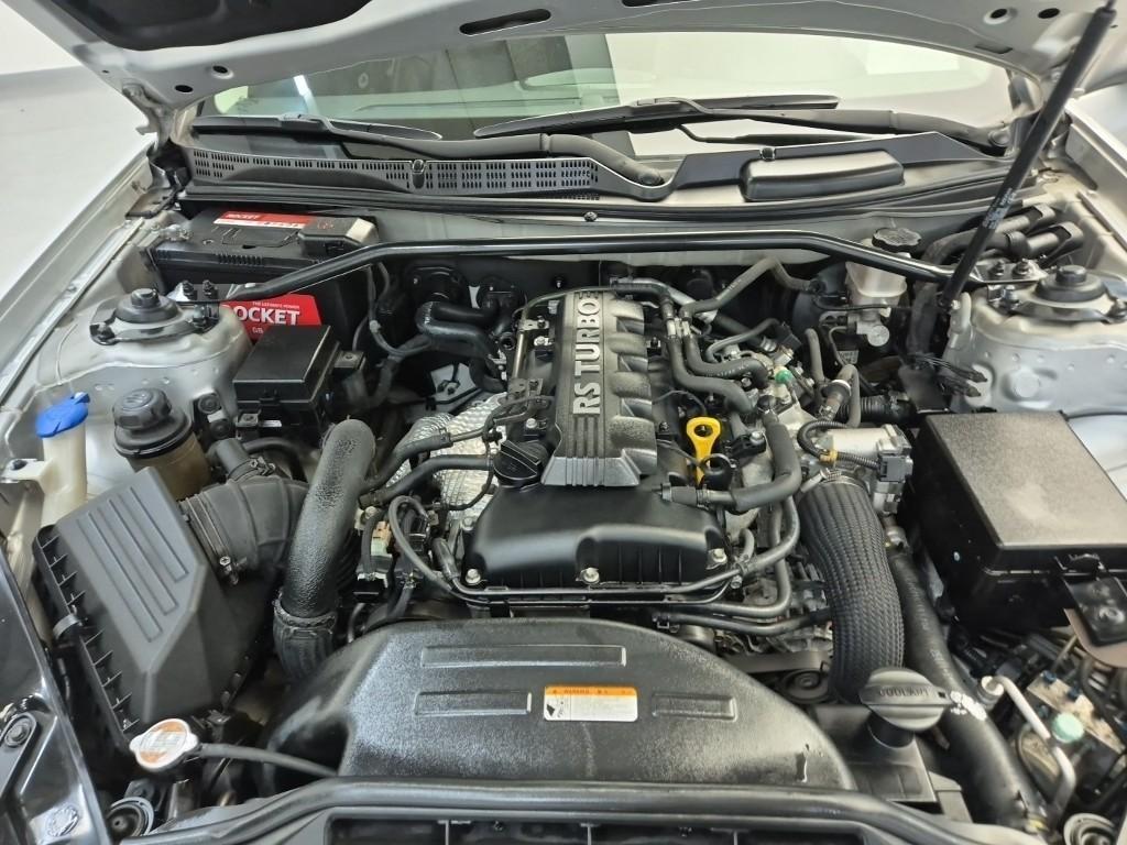 HYUNDAI Genesis - Vista 5