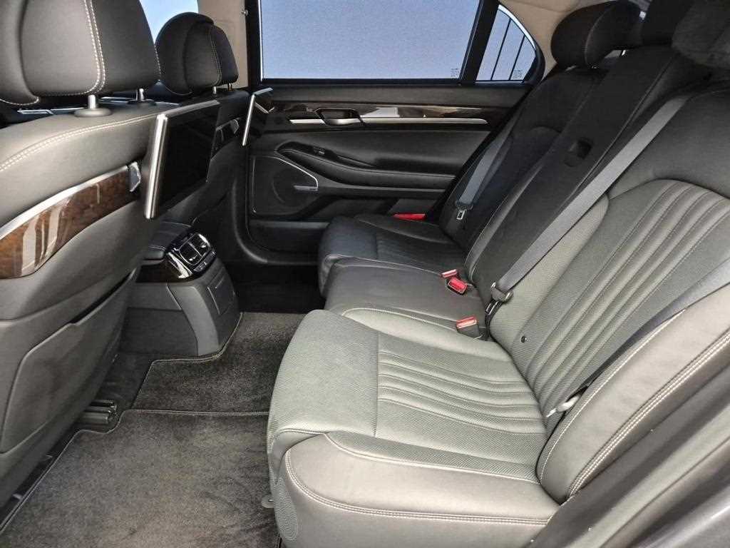 Genesis G90 - Vista 11