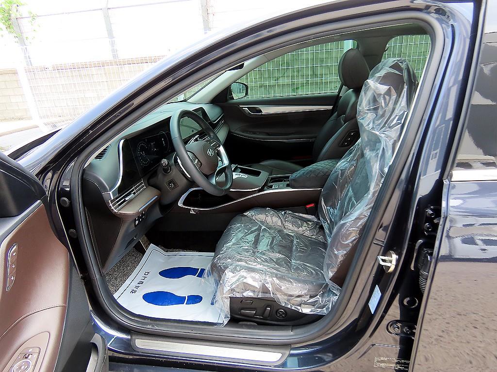 HYUNDAI Grandeur - Vista 5