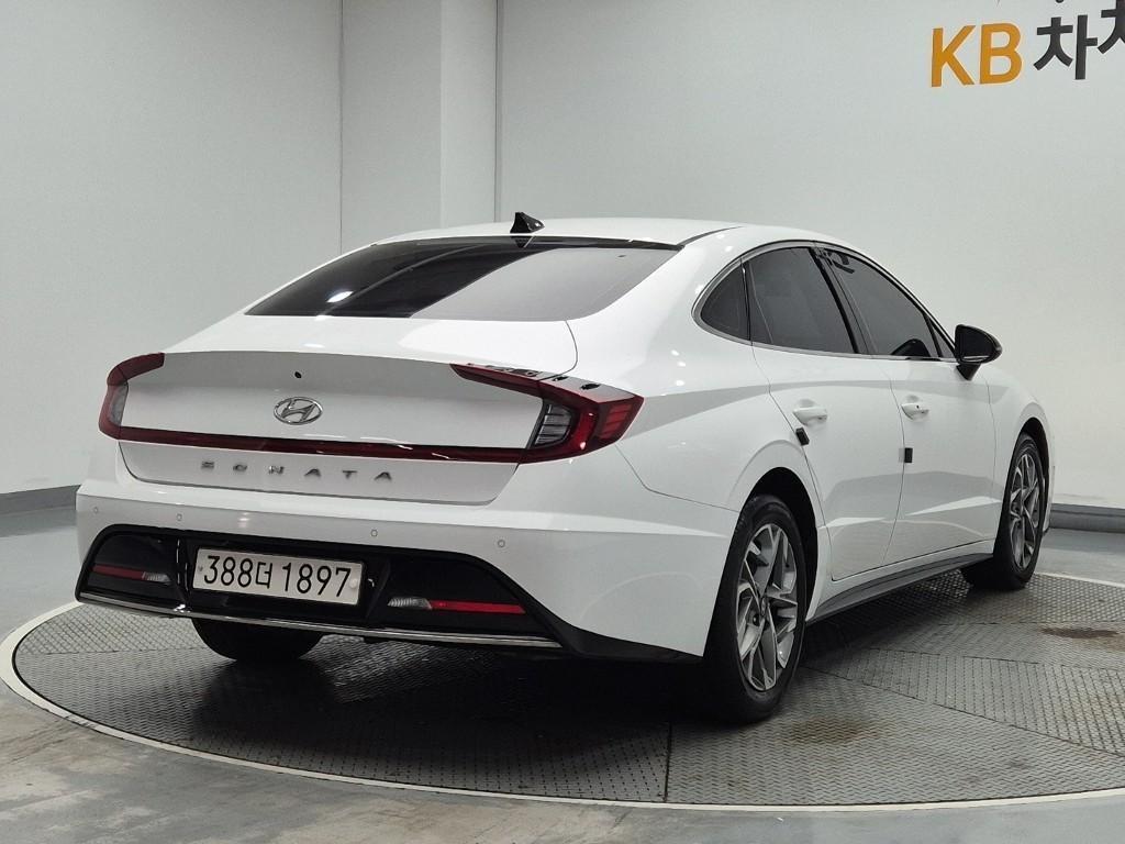 HYUNDAI Sonata - Vista 3