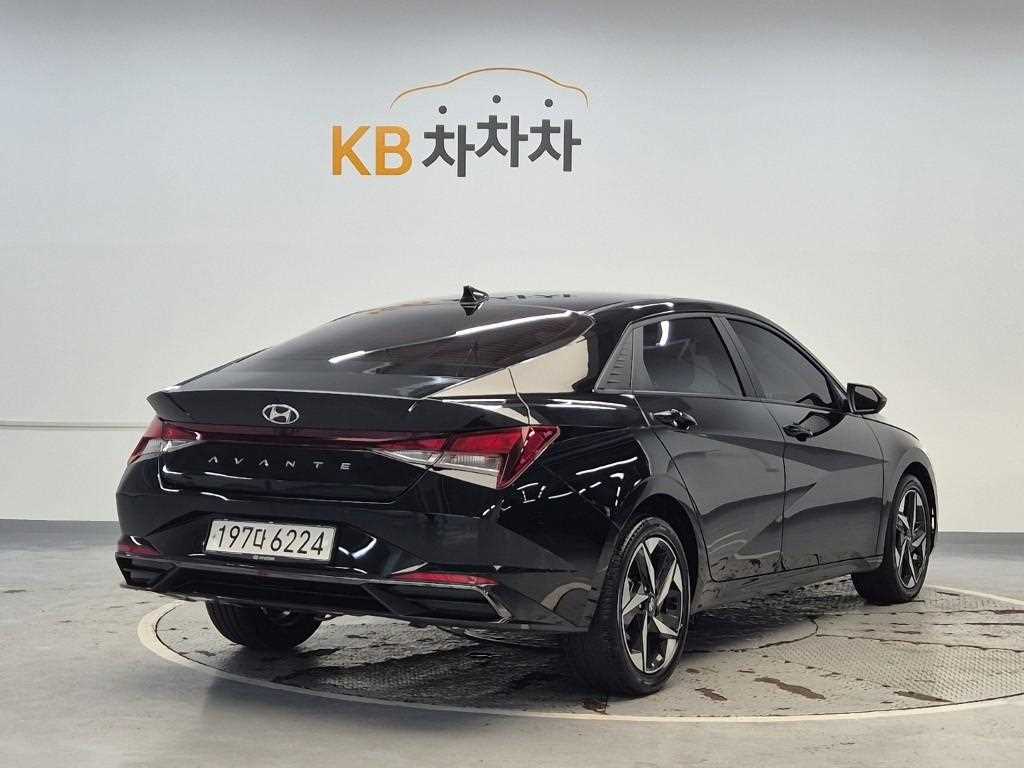HYUNDAI Avante - Vista 3