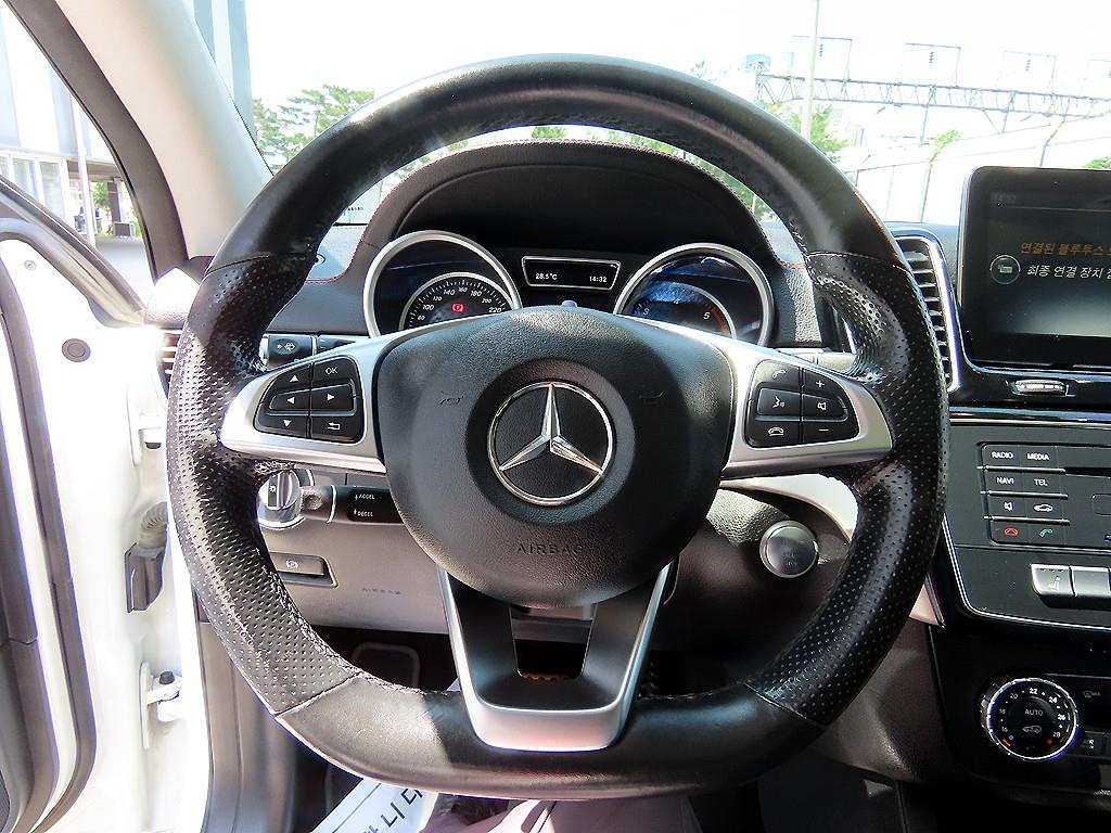 Mercedes Benz GLE Class - Vista 8