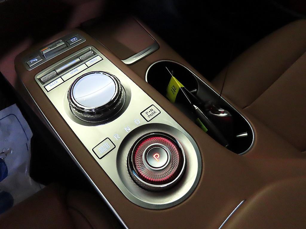 Genesis GV70 - Vista 12