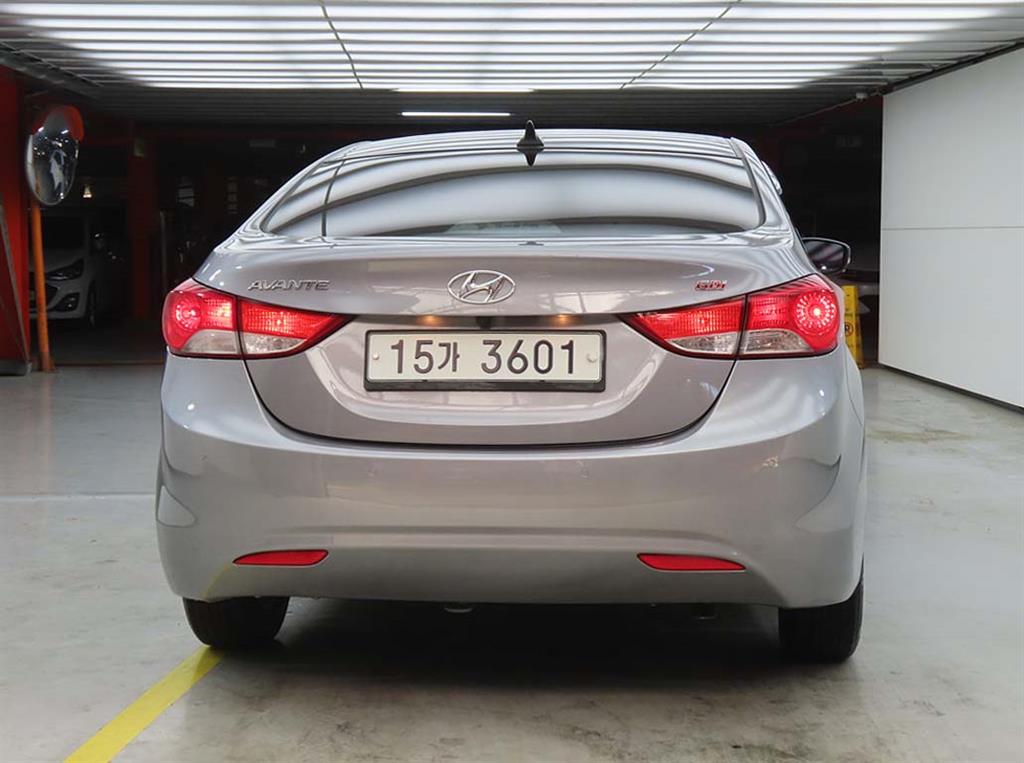 HYUNDAI Avante - Vista 3