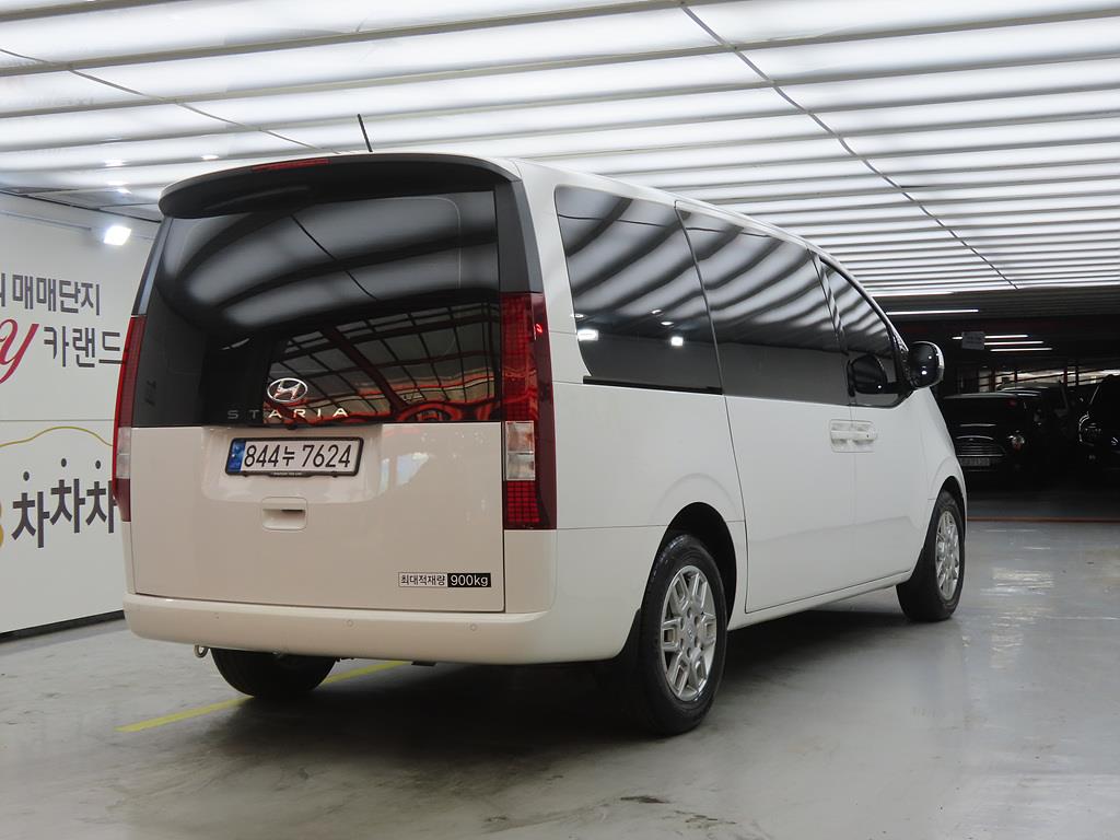 HYUNDAI Staria - Vista 4