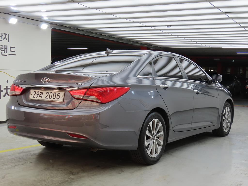 HYUNDAI Sonata - Vista 4