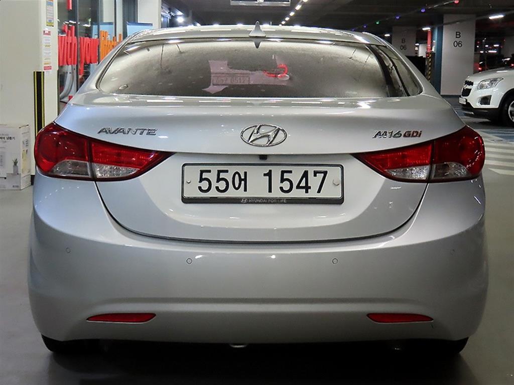 HYUNDAI Avante - Vista 5