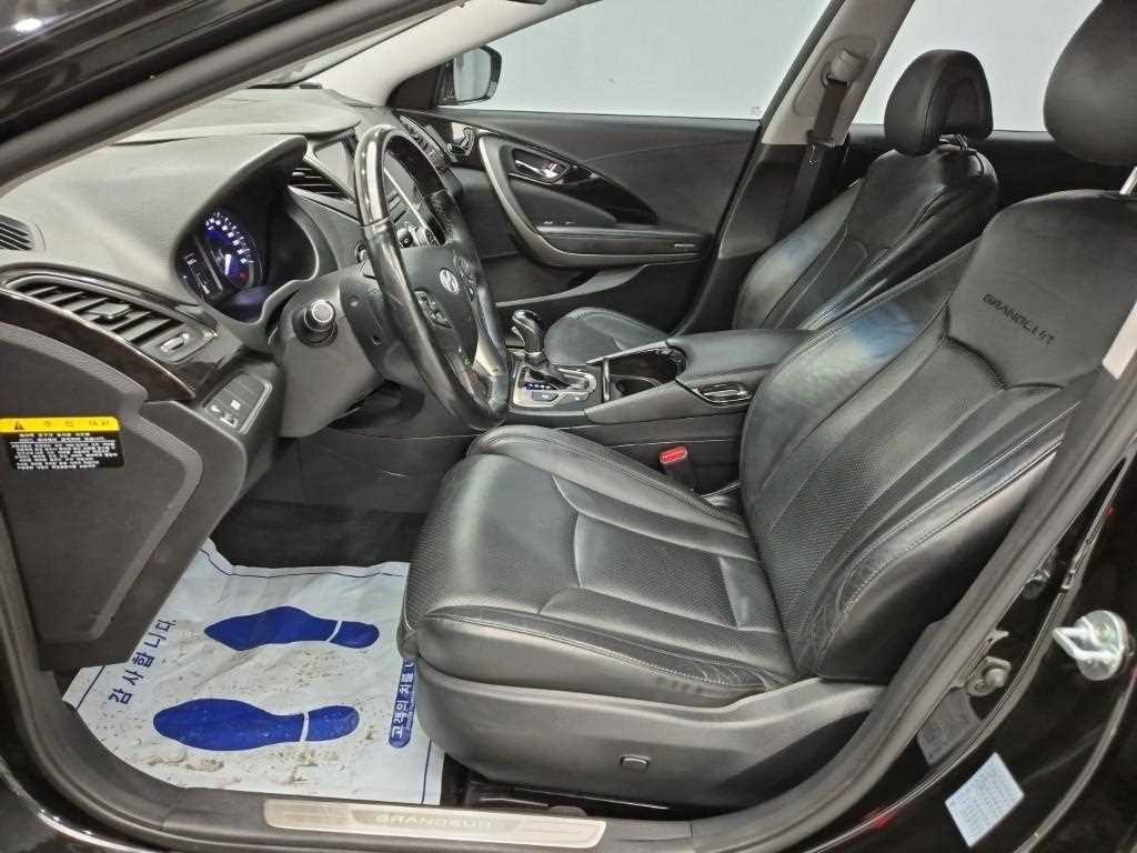 HYUNDAI Grandeur - Vista 11