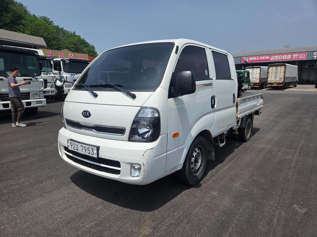 Small Truck Complaint (crane) 2016 Blanco - Importación desde Corea - HF Imports Iquique - Foto 1