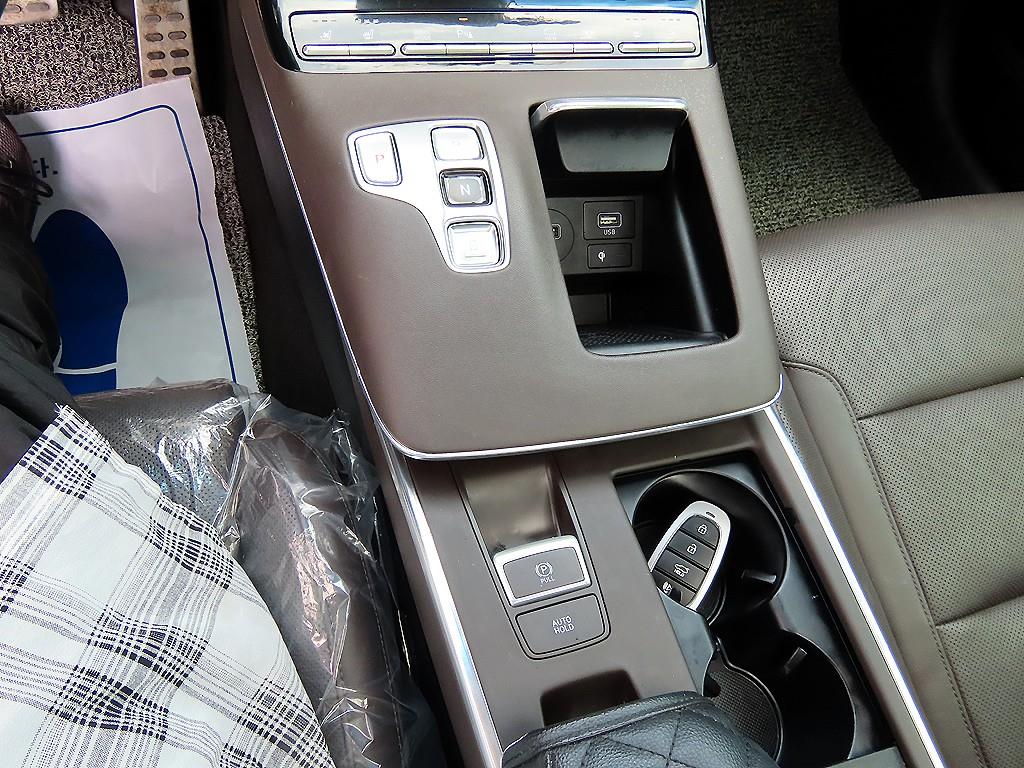 HYUNDAI Grandeur - Vista 11
