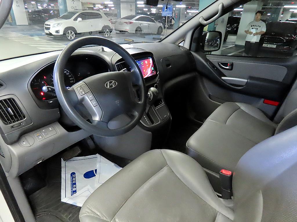 HYUNDAI Starex - Vista 10