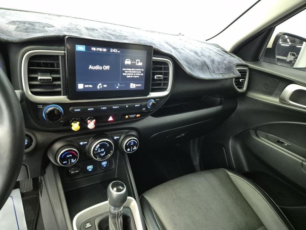 HYUNDAI Venue - Vista 10