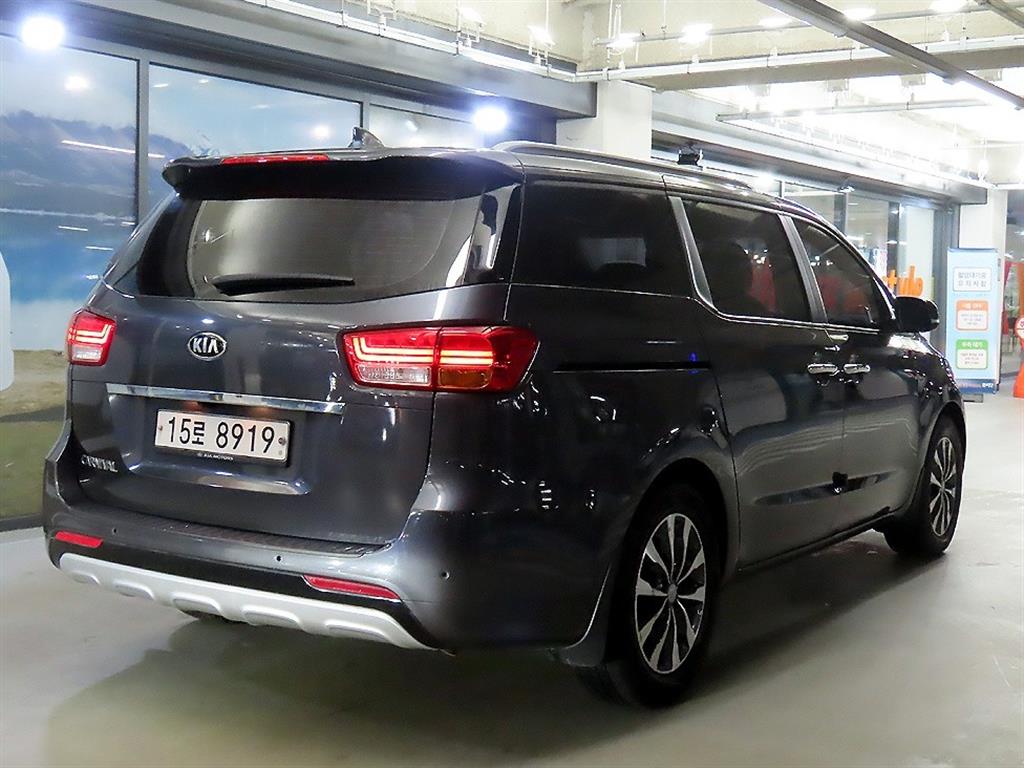 KIA Carnival - Vista 4