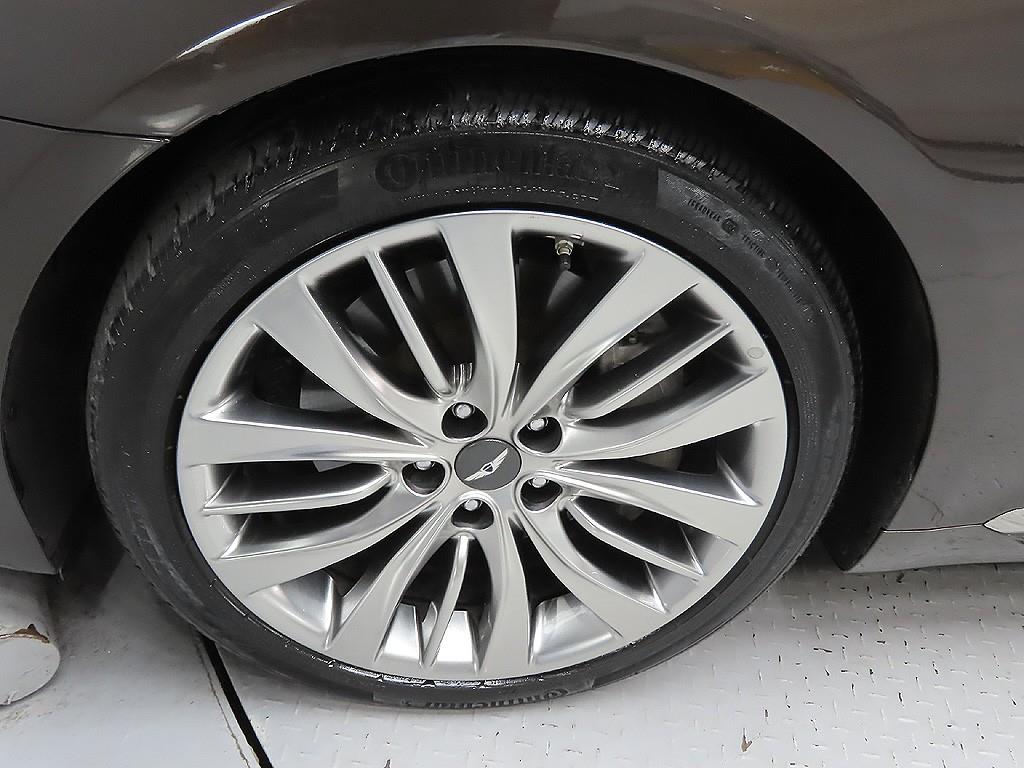 HYUNDAI Genesis - Vista 9