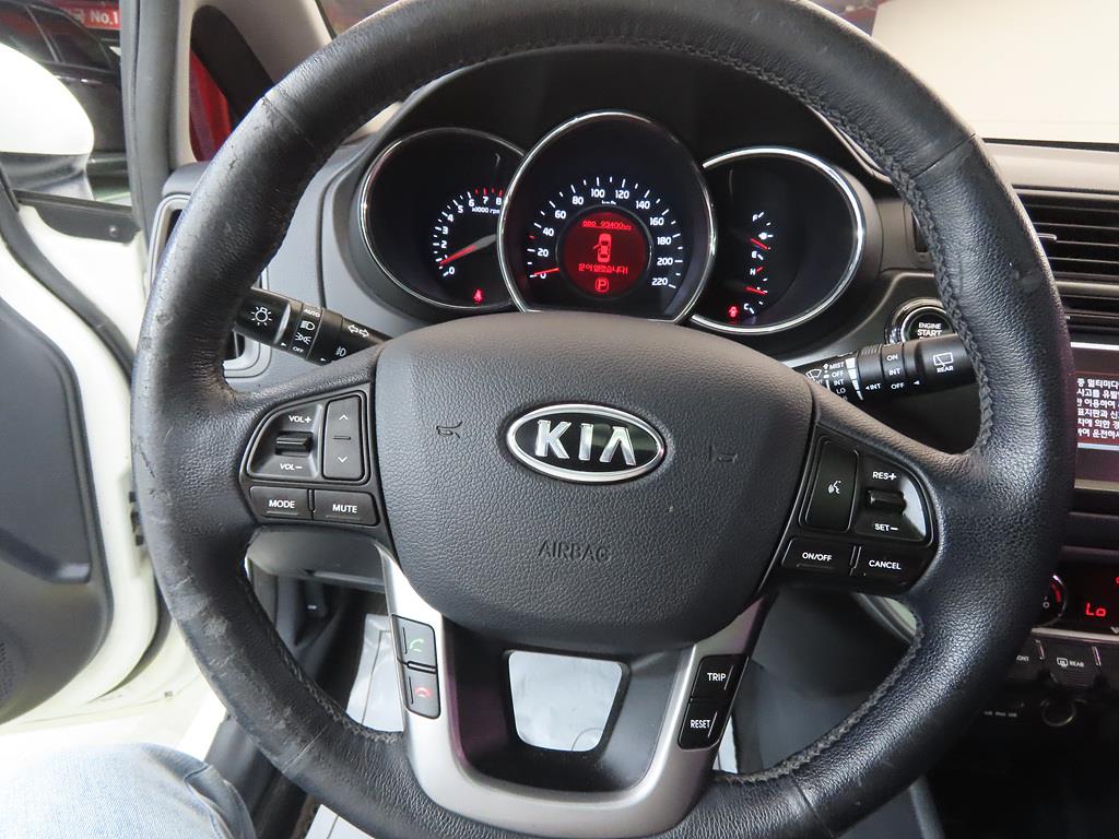 KIA Pride - Vista 8