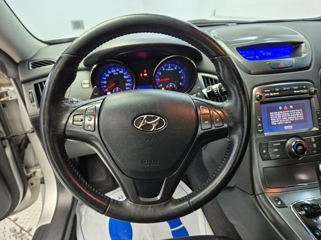 HYUNDAI Genesis - Vista 9