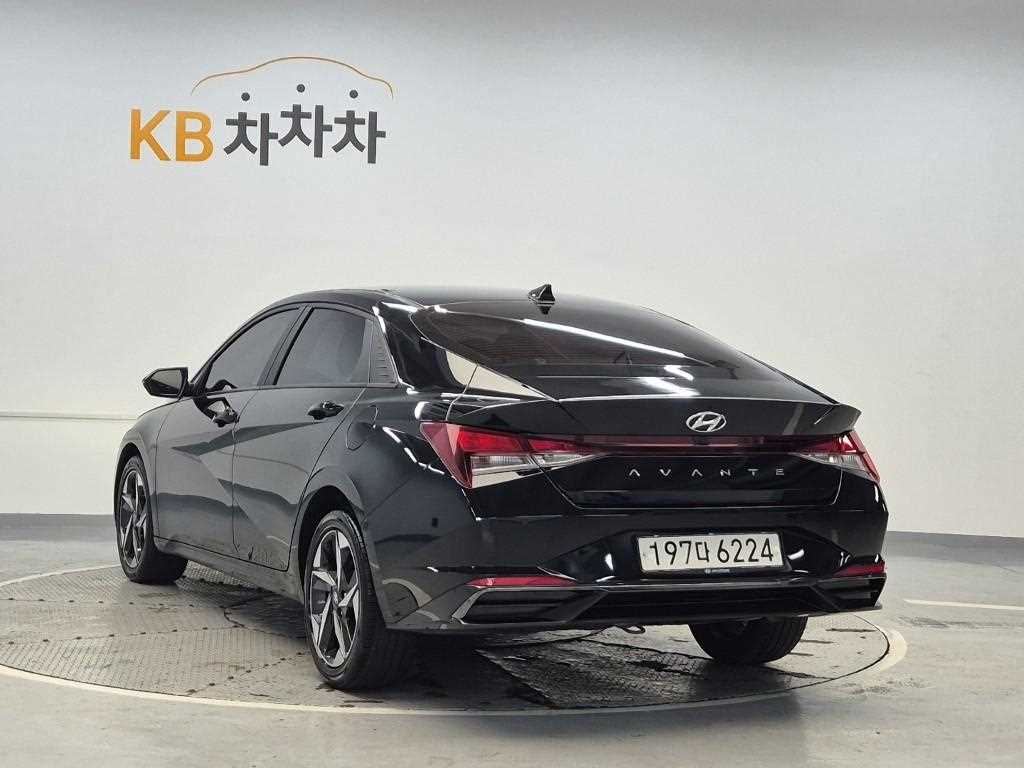 HYUNDAI Avante - Vista 2