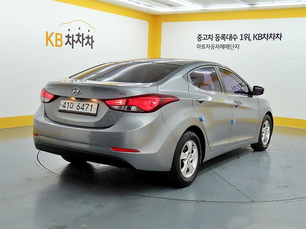 HYUNDAI Avante - Vista 4
