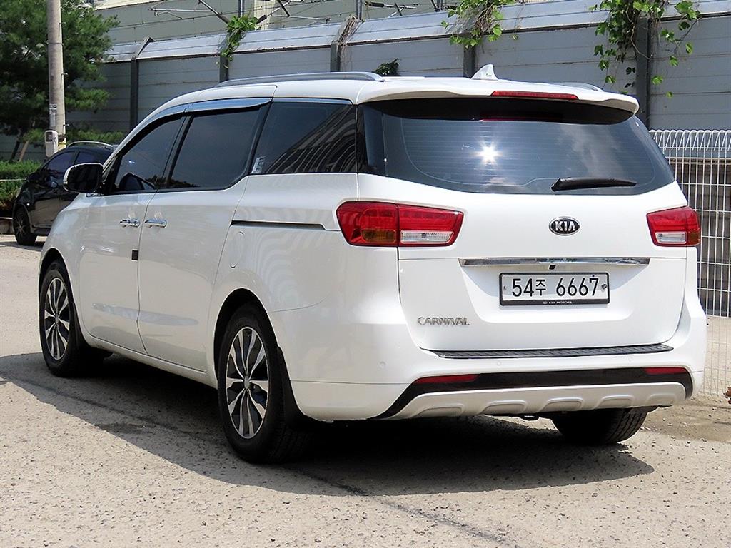 KIA Carnival - Vista 3