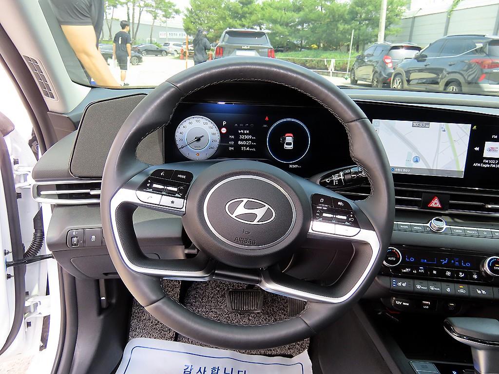 HYUNDAI Avante - Vista 8