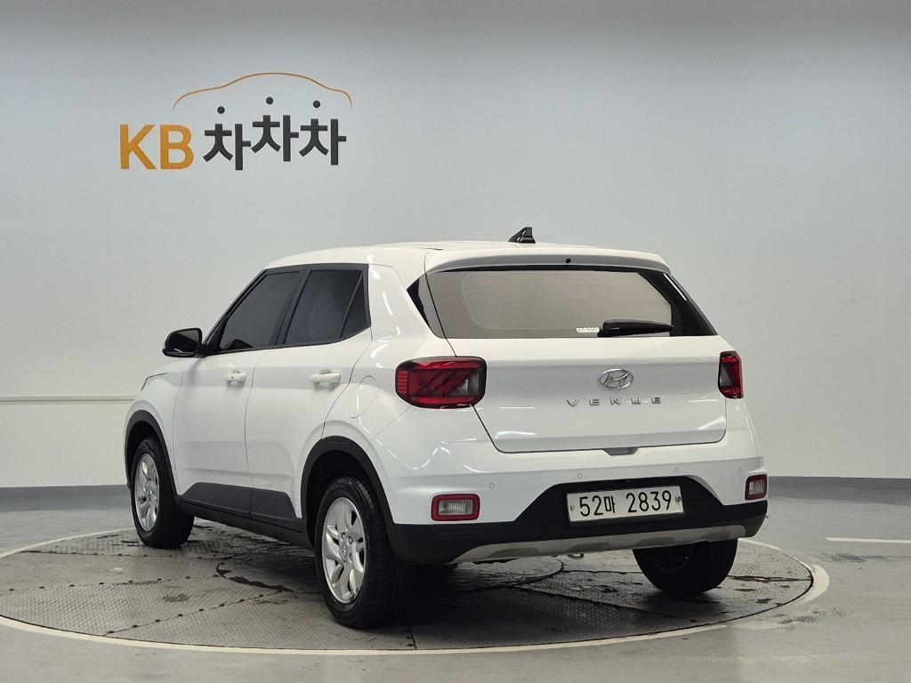 HYUNDAI Venue - Vista 2