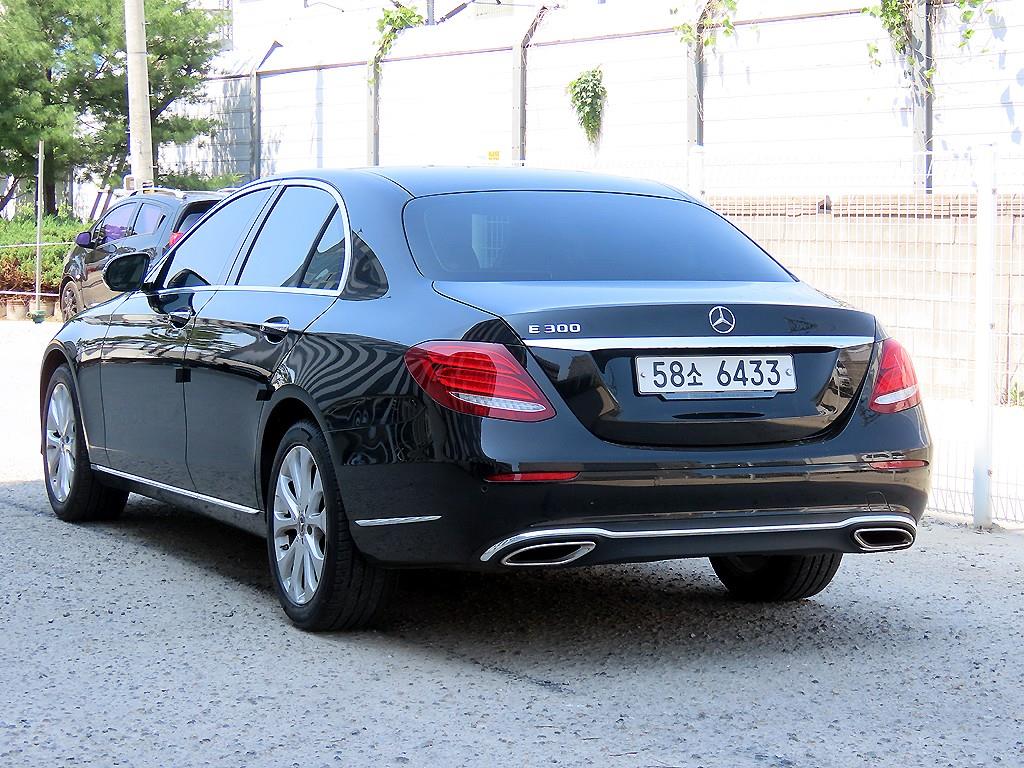 Mercedes Benz E class - Vista 3