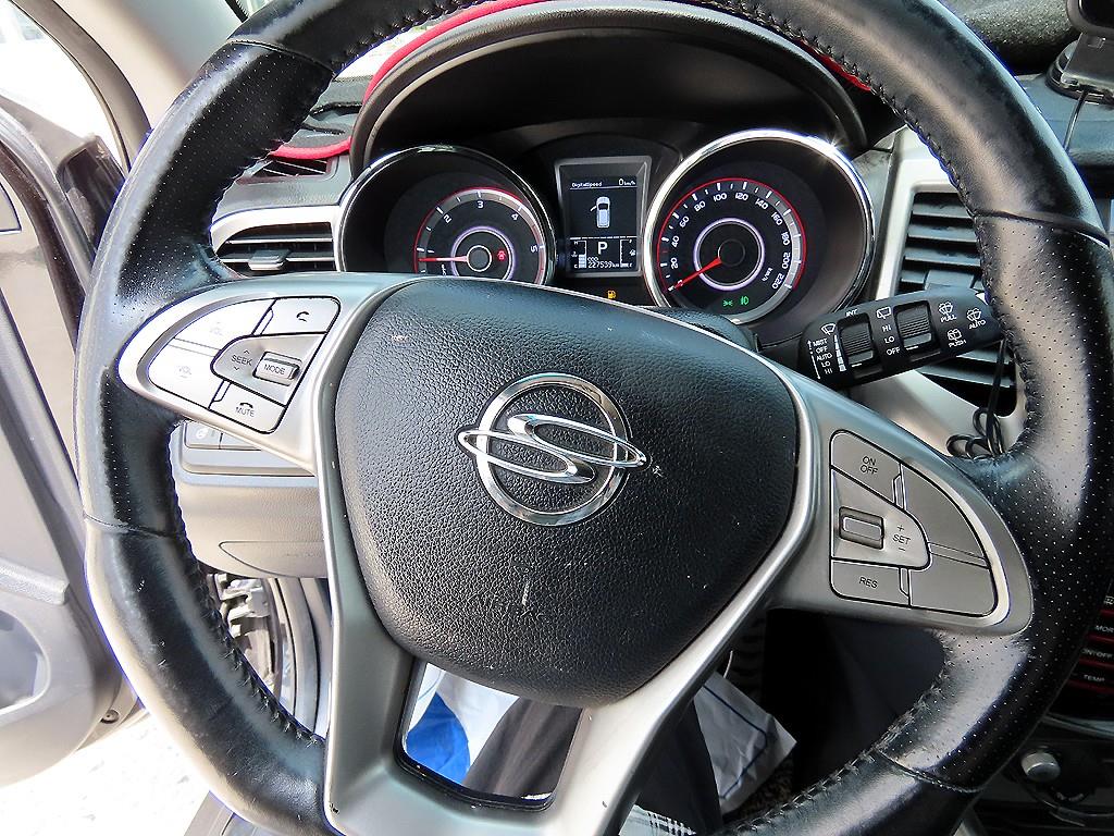 Ssangyong Tivoli - Vista 8