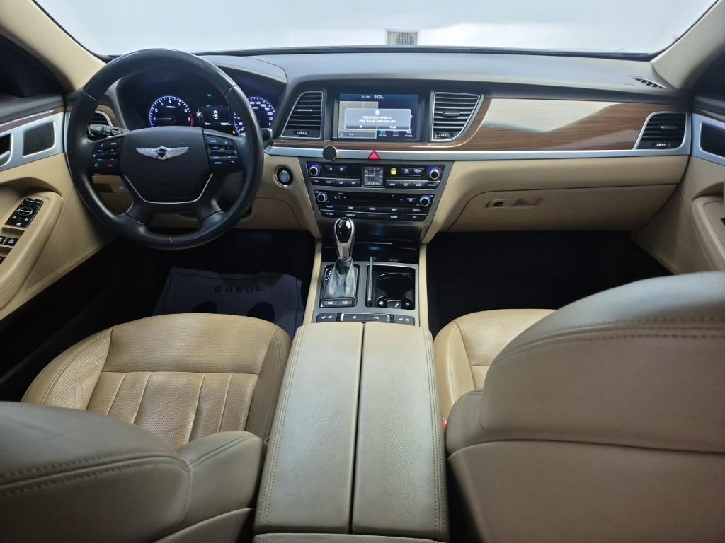 HYUNDAI Genesis - Vista 7
