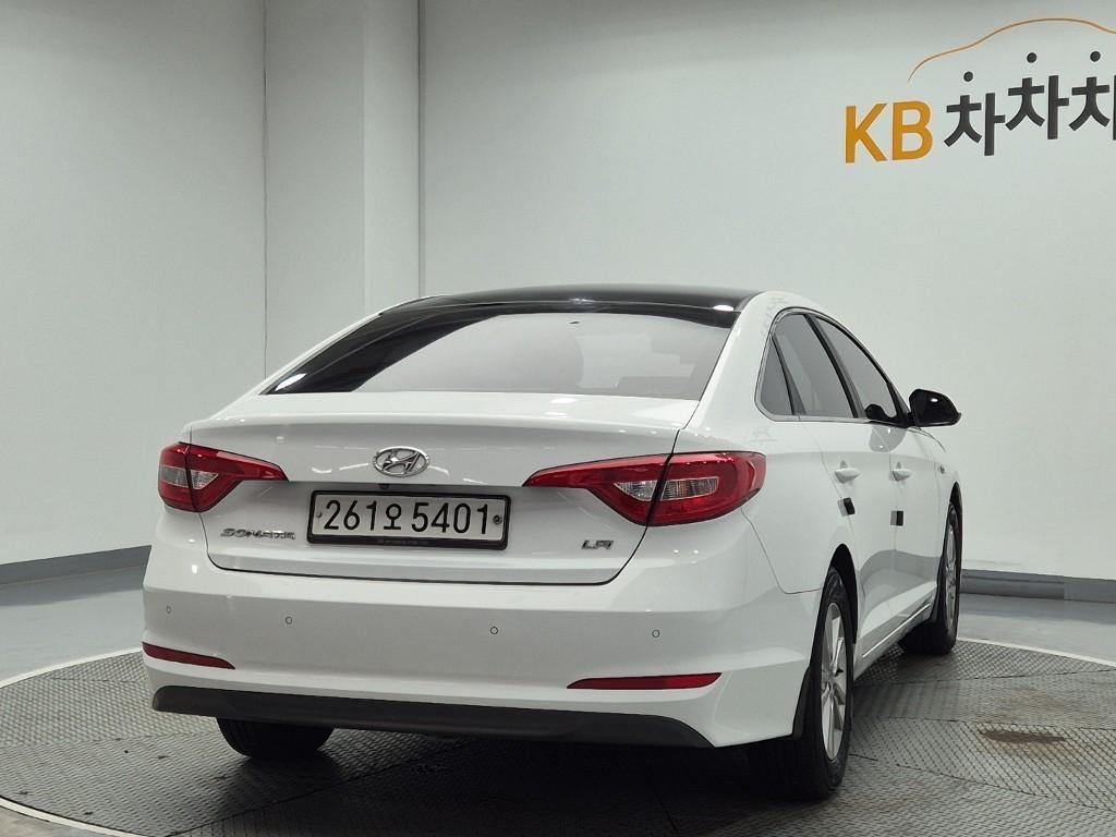 HYUNDAI Sonata - Vista 3