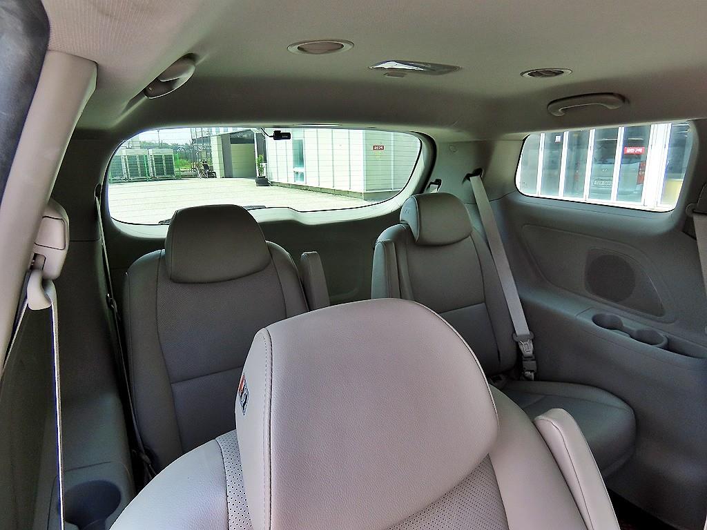 KIA Carnival - Vista 7