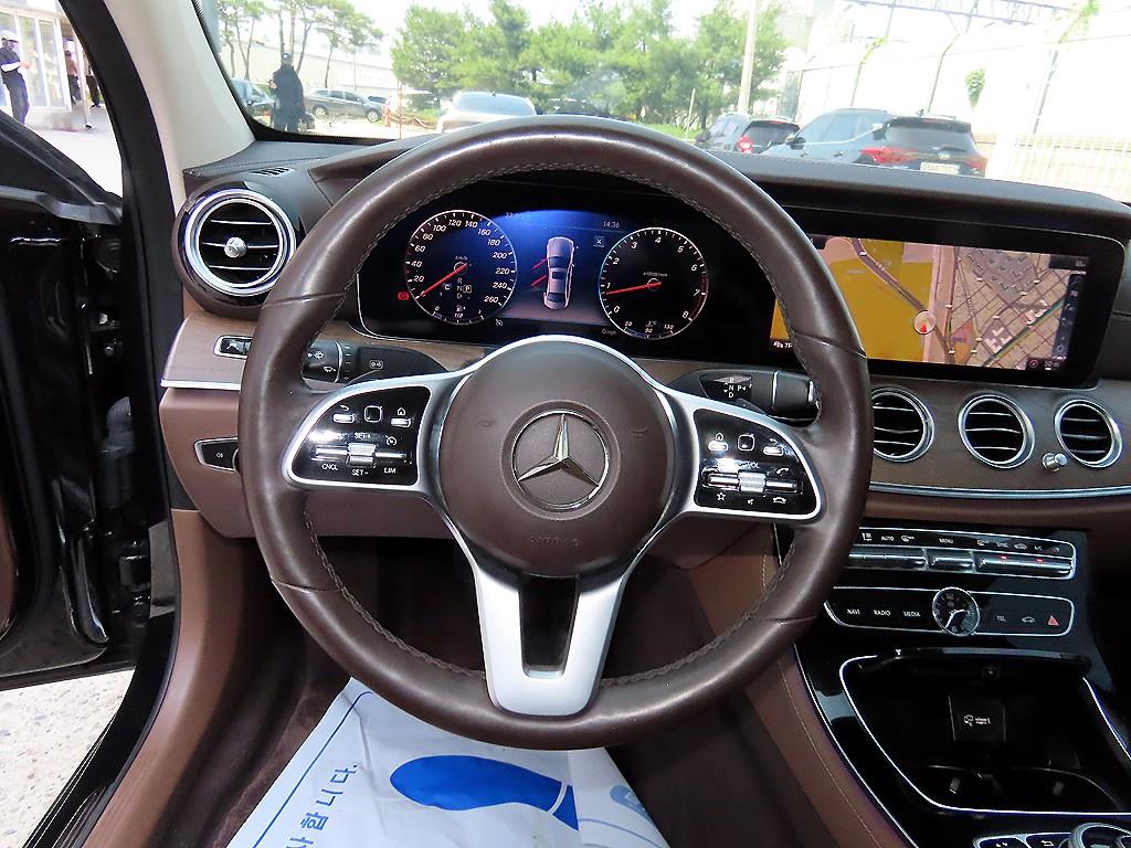 Mercedes Benz E class - Vista 8