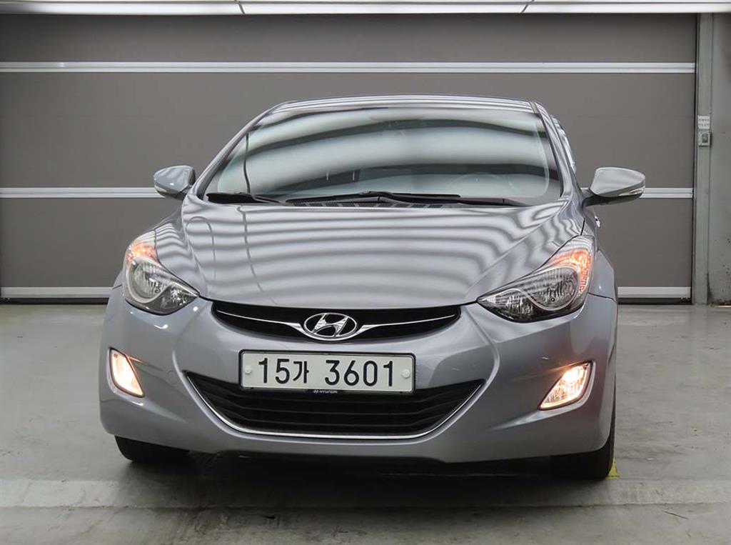 HYUNDAI Avante - Vista 2