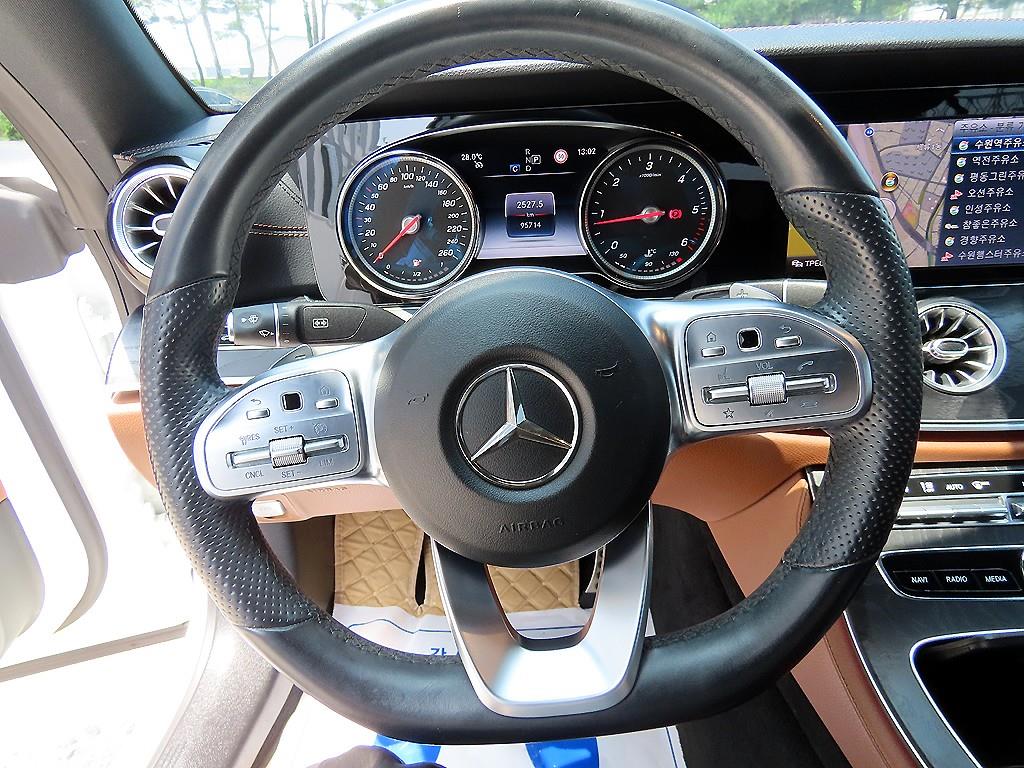 Mercedes Benz E class - Vista 8