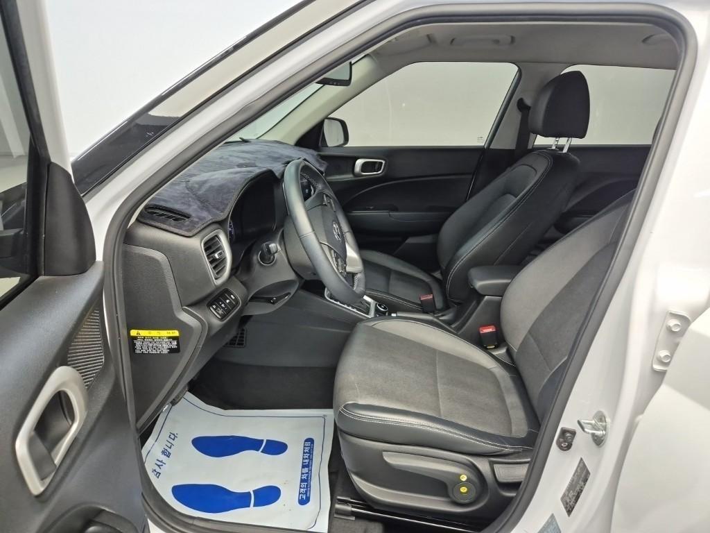 HYUNDAI Venue - Vista 11