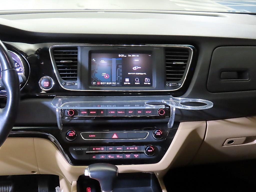 KIA Carnival - Vista 11
