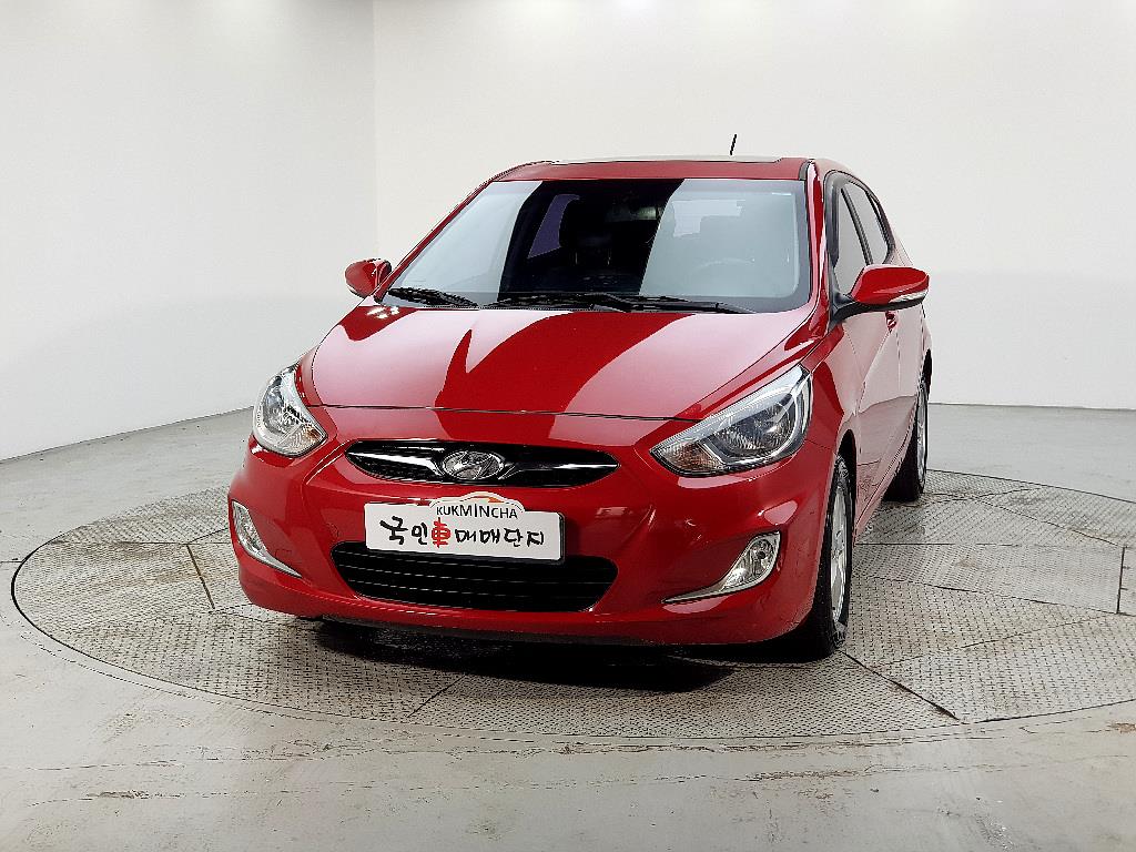 HYUNDAI Accent - Vista 2