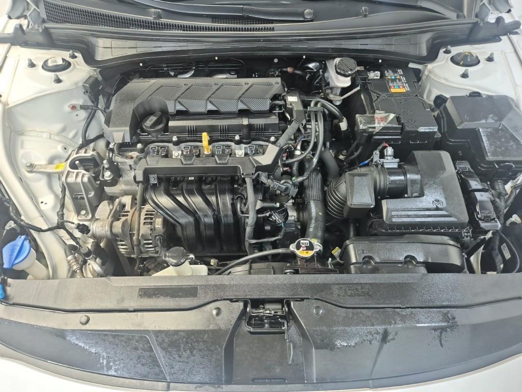 HYUNDAI Avante - Vista 5