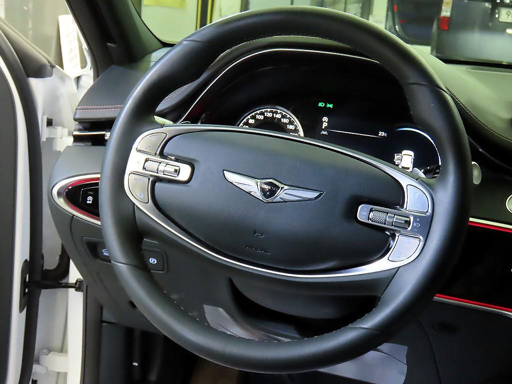 Genesis GV70 - Vista 8