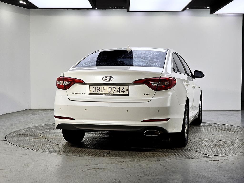 HYUNDAI Sonata - Vista 3