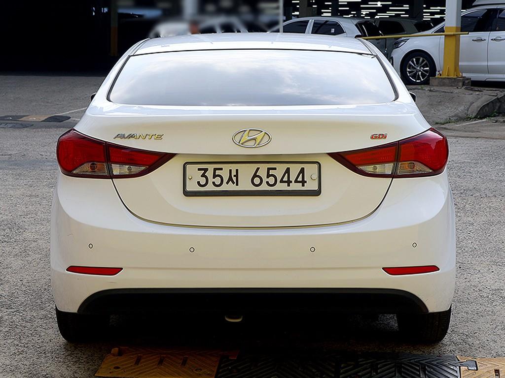 HYUNDAI Avante - Vista 5