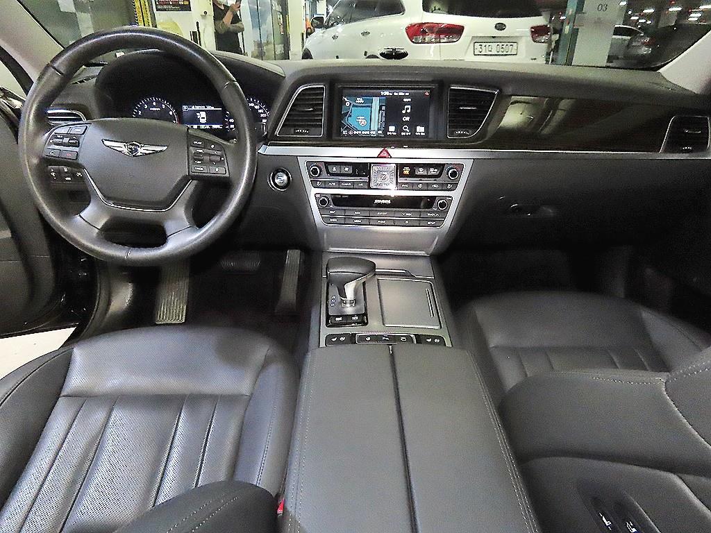 Genesis G80 - Vista 10