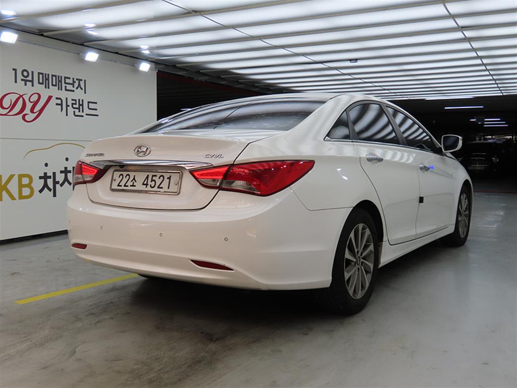 HYUNDAI Sonata - Vista 4