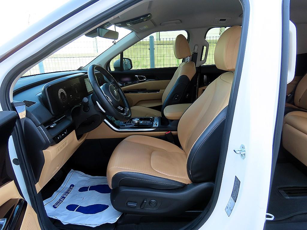 KIA Carnival - Vista 5