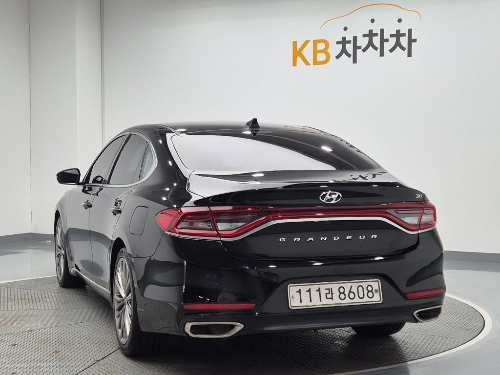 HYUNDAI Grandeur - Vista 2