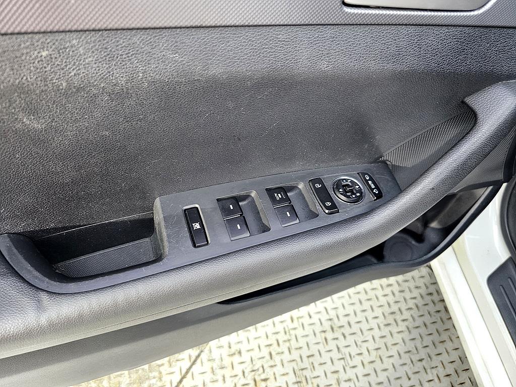 HYUNDAI Sonata - Vista 12