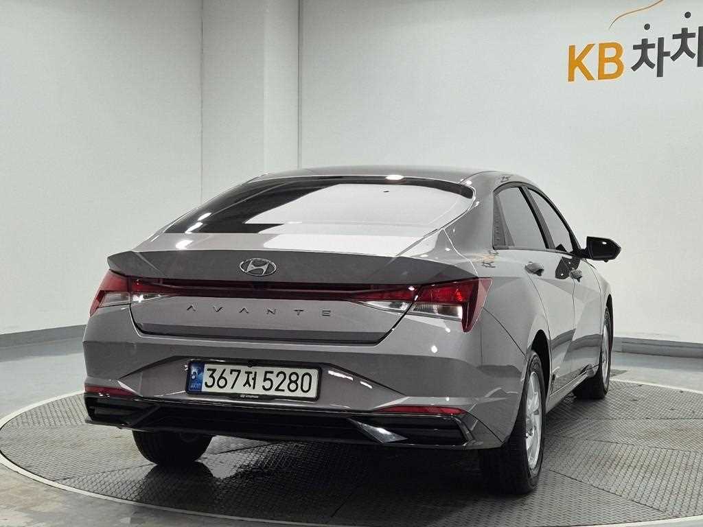 HYUNDAI Avante - Vista 3