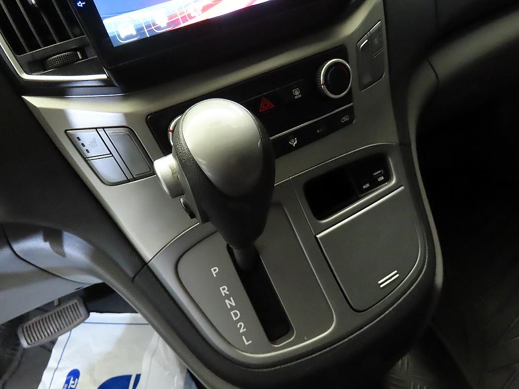 HYUNDAI Starex - Vista 12