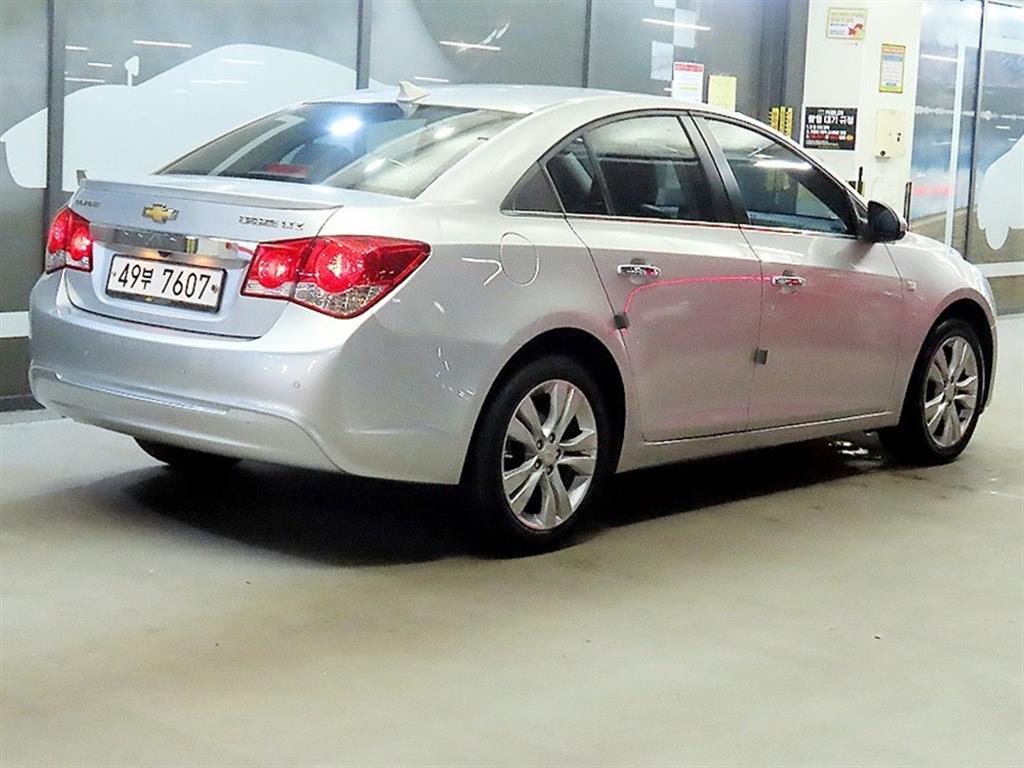 Chevrolet Cruise - Vista 4