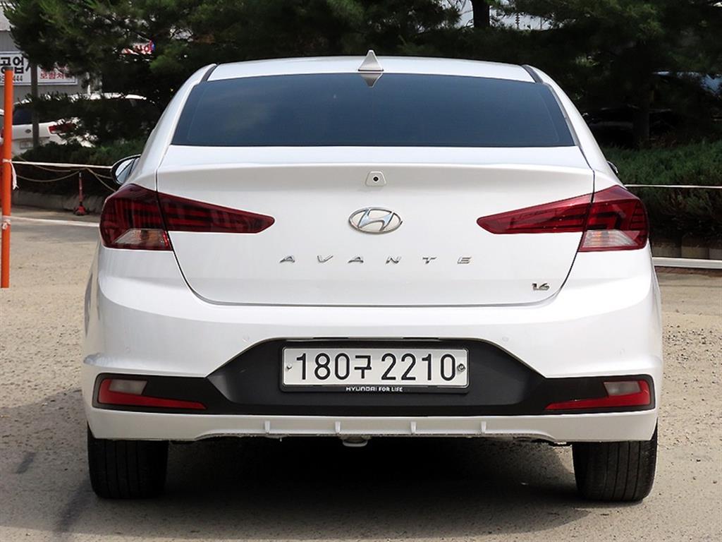 HYUNDAI Avante - Vista 4