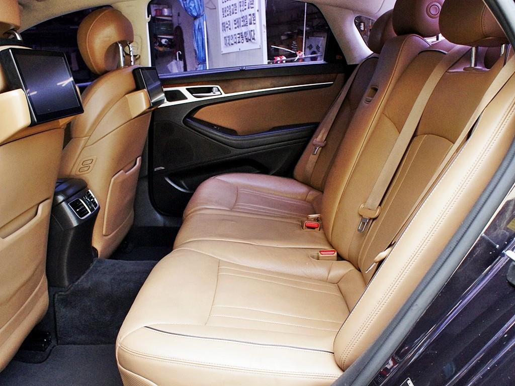 HYUNDAI Genesis - Vista 11